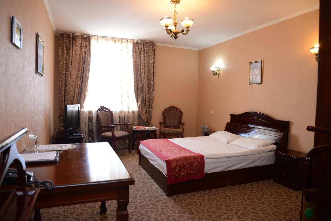 Bozok Hotel Астана Екстериор снимка