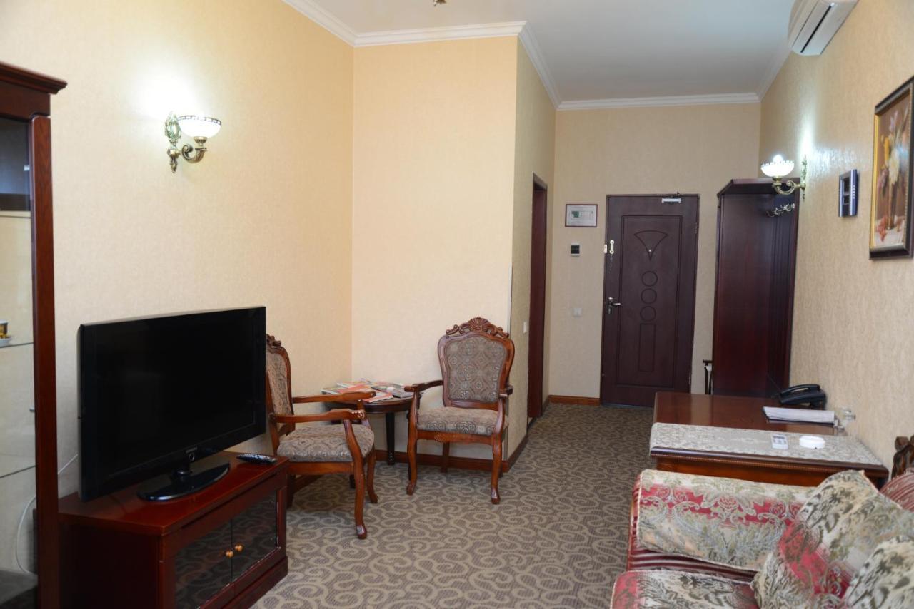 Bozok Hotel Астана Екстериор снимка